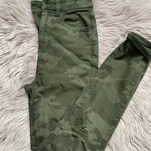 American Eagle CURVY Super Hi-Rise Camo Jeggings